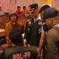 Satpol PP Kota Padang bersama Dubalang Kota dan Pihak kecamatan melakukan pendekatan secara persuasif kepada sejumlah pemilik warung yang ada di wilayah Kota Padang.(poto: padangkita.com).