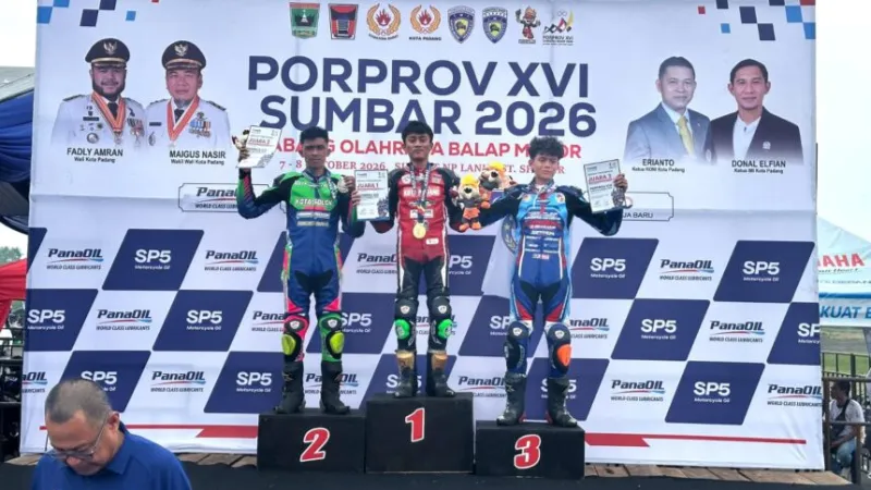 Pembalap Kota Padang borong tiga medali emas Porprov Sumbar 2026 di Lanud Sutan Sjahrir. Kontingen memimpin perebutan predikat juara umum.(poto: padangkita.com).