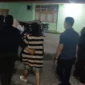 Satpol PP Padang mengamankan lima perempuan saat patroli dini hari menyisir hiburan malam dan ruang publik, Sabtu (17/10/2026).(poto: padangkita.com).