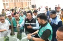 Sekretaris Daerah Kota Padang Raju Minropa mendampingi langsung Anggota Komisi V DPR RI Zigo Rolanda saat memeriksa lokasi pekerjaan bersama kontraktor pelaksana, PT Hutama Karya.(poto: padangkita.com).