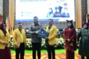 Wali Kota Padang Fadly Amran saat mengisi Seminar Nasional Temu Akbar Alumni Universitas Negeri Padang (UNP) 2026 di Auditorium UNP, Sabtu (24/10/2026).(poto: padangkita.com).