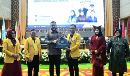 Wali Kota Padang Fadly Amran memaparkan fokus penguatan SDM dan sinergi kampus UNP demi mencetak generasi siap kerja berdaya saing global.