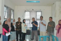 PT Semen Padang menyalurkan bantuan dana Program Basinergi Mambangun Nagari (BMN) 2026 senilai Rp104 juta kepada warga Kelurahan Lambung Bukit, Kecamatan Pauh, Kota Padang.(poto: padangkita.com).