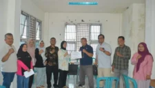 PT Semen Padang menyalurkan bantuan dana Program Basinergi Mambangun Nagari (BMN) 2026 senilai Rp104 juta kepada warga Kelurahan Lambung Bukit, Kecamatan Pauh, Kota Padang.(poto: padangkita.com).
