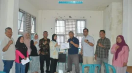 PT Semen Padang menyalurkan bantuan dana Program Basinergi Mambangun Nagari (BMN) 2026 senilai Rp104 juta kepada warga Kelurahan Lambung Bukit, Kecamatan Pauh, Kota Padang.(poto: padangkita.com).