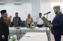 Wali Kota Padang Fadly Amran melantik Indra Noferi secara resmi sebagai Dewan Pengawas Perumda Padang Sejahtera Mandiri untuk periode 2025–2029.(poto: padangkita.com).