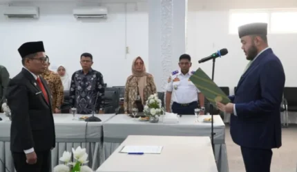 Wali Kota Padang Fadly Amran melantik Indra Noferi sebagai Dewas Perumda PSM 2025–2029 guna memperkuat pengawasan dan layanan digital.
