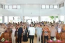 Wali Kota Padang Fadly Amran menghadiri acara bedah buku Pancasila untuk Pemula di Palanta Kediaman Resmi Wali Kota.(poto: padangkita.com).