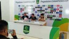 Pelatih Sumsel United, M Nasuha saat jumpa pers usai laga menghadapi Semen Padang FC.(poto: padangkita.com).