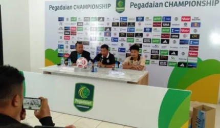 Pelatih M. Nasuha soroti kartu merah dan vonis wasit usai laga Sumsel United lawan Semen Padang FC berakhir 0-1 di Bekasi.