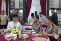 Kepala Kepolisian Daerah Sumatera Barat Irjen Pol Jawari menekankan pentingnya menjaga kamtibmas dan keselamatan masyarakat saat bertemu Gubernur Sumbar Mahyeldi Ansharullah di Istana Gubernuran Sumbar, Jumat (16/10/2026).(poto: padangkita.com).