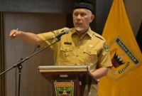 Gubernur Sumatera Barat Mahyeldi Ansharullah menggelar forum koordinasi pengawasan di Aula Kantor Gubernur, Padang, pada Senin (12/10/2026).(poto: padangkita.com).