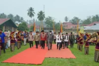 Gubernur Sumatera Barat Mahyeldi Ansharullah membuka perhelatan MTQ tingkat Kabupaten Sijunjung ke-42 di Lapangan Sepak Bola Tunas Karya, Tanjung Ampalu, Kecamatan Koto VII, Kamis (15/10/2026).(poto: padangkita.com).