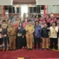 Gubernur Mahyeldi bersama peserta pelatihan konten kreator UMKM di Aula UIN Imam Bonjol Padang, Senin (12/10/2026).(poto: padangkita.com).