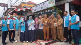 Kelompok Tani Wanita di Solok mengolah tanaman kelor pekarangan jadi pangan dan kosmetik bernilai tinggi lewat pendampingan PLN Sumbar.(poto: radarsumbar.com).