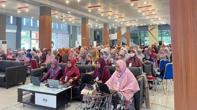 Sebanyak 350 guru SMP negeri dan swasta dari 104 sekolah mengikuti Bimbingan Teknis Pengembangan Konten Digital Pendidikan bagi Guru SMP se-Kota Padang Tahun 2026.(poto: radarsumbar.com).