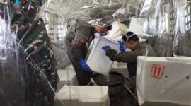 Operasi modifikasi cuaca dry ice karhutla, tim gabungan menargetkan percepatan pembentukan hujan di wilayah rawan bencana.(poto: radarsumbar.com).
