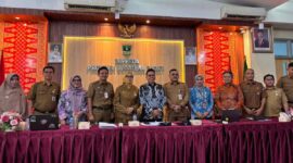 Sekretaris Daerah Kota Padang, Raju Minropa saat menghadiri tahapan monitoring dan evaluasi di Aula Kantor Bappeda Sumbar, Selasa (20/10/2026).(poto: radarsumbar.com).