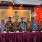 Sekretaris Daerah Kota Padang, Raju Minropa saat menghadiri tahapan monitoring dan evaluasi di Aula Kantor Bappeda Sumbar, Selasa (20/10/2026).(poto: radarsumbar.com).