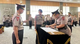 Kapolda Sumatera Barat Irjen Pol Jawari merombak jajaran pimpinan utama di lingkungan Markas Kepolisian Daerah di Ruang Jenderal Soekanto Lantai IV Mapolda Sumbar, Padang, Rabu (21/10/2026).(poto: padangkita.com).