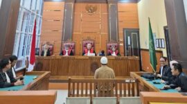 Majelis Hakim Pengadilan Negeri Padang resmi menjatuhkan vonis pemaafan hakim starlink kepada Yogi Gilang Arya Setia atas perkara layanan telekomunikasi di Kabupaten Kepulauan Mentawai.(poto: radarsumbar.com).