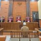 Majelis Hakim Pengadilan Negeri Padang resmi menjatuhkan vonis pemaafan hakim starlink kepada Yogi Gilang Arya Setia atas perkara layanan telekomunikasi di Kabupaten Kepulauan Mentawai.(poto: radarsumbar.com).