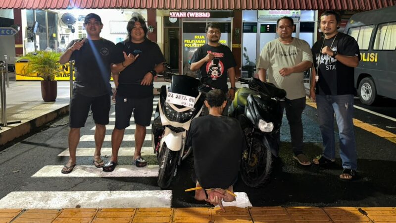 Tim 1 Klewang Satreskrim Polresta Padang membekuk seorang residivis berinisial TS (52) atas kasus pencurian motor penjaga sekolah di kawasan Pasar Raya Padang pada Sabtu (17/10/2026) malam.(poto: radarsumbar.com).