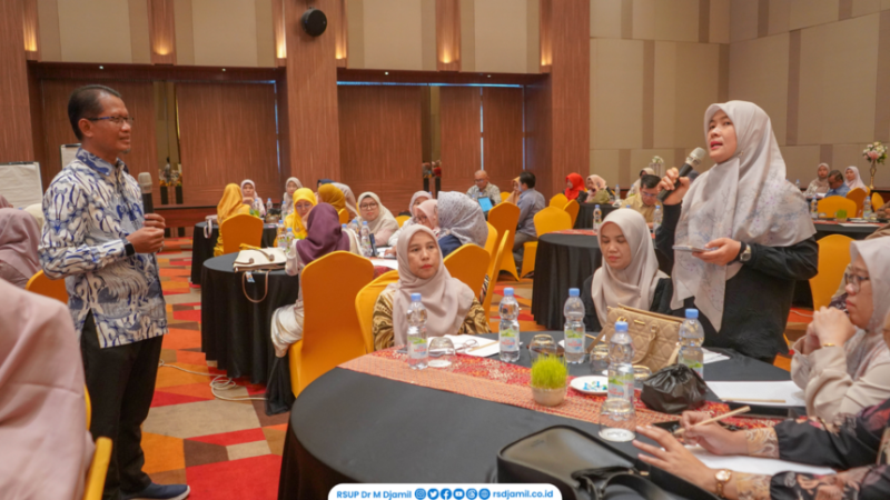 Manajemen RS Dr. M. Djamil gelaran Workshop Upgrading Kepemimpinan dan Manajerial di The ZHM Premiere Hotel Padang, Minggu (18/10/2026).(poto: padangkita.com).