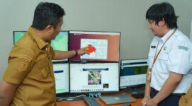 Wakil Gubernur Sumatera Barat Vasko Ruseimy memimpin langsung peninjauan data cuaca di Stasiun Meteorologi Minangkabau, Kabupaten Padang Pariaman, Senin (19/10/2026).(poto: radarsumbar.com).