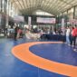 Sekretaris Umum KONI Sumatera Barat Anandya Dipo Pratama resmi membuka pertandingan cabor gulat Porprov XVI di G Sports Center, Minggu (4/10/2026).(poto: radarsumbar.com).