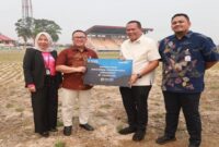 Pemerintah Kota Pariaman mengantongi bantuan lapangan sepak bola senilai Rp300 juta guna membenahi fasilitas olahraga di kawasan GOR Rawang.(poto: radarsumbar.com).