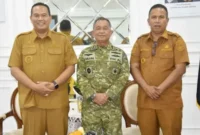 Wali Kota Pariaman Yota Balad bersama Wakil Wali Kota Mulyadi menyambut hangat kedatangan Laksamana Muda TNI Sarimpunan Tanjung di Balai Kota Pariaman, Senin (12/10/2026).(poto: padangkita.com).