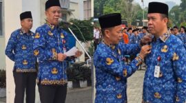 Sekretaris Daerah Kota Sungai Penuh, Alpian, S.E., M.M., memimpin langsung seluruh rangkaian kegiatan sebagai Inspektur Upacara di Lapangan Kantor Wali Kota Sungai Penuh pada Senin (19/10).(poto: istimewa).