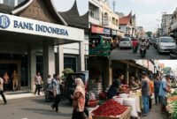 Ilustarsi Aktivitas kantor Bank Indonesia, lalu lintas kota, serta transaksi bahan pokok di pasar tradisional Sumatera Barat.(poto: AI).