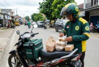 Ilustrasi: Pengemudi ojol menata paket dan makanan di motor di Jakarta. Aturan tarif baru Komdigi segera terbit akhir 2026.(poto: AI).
