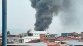 Penampakan kepulan asap.(poto: Dodi Mulyanto).