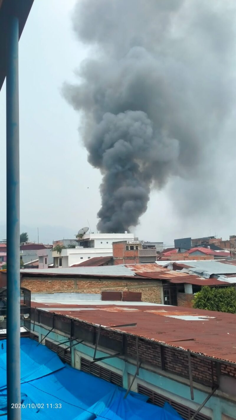 Penampakan kepulan asap.(poto: Dodi Mulyanto).