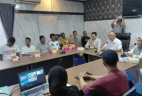 Forum sosialisasi bersama kelompok nelayan Batang Arau dan Pantai Manis di kantor dinas terkait pada Jumat (23/10/2026).(poto: padangkita.com).