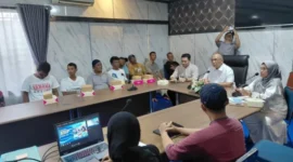 Forum sosialisasi bersama kelompok nelayan Batang Arau dan Pantai Manis di kantor dinas terkait pada Jumat (23/10/2026).(poto: padangkita.com).