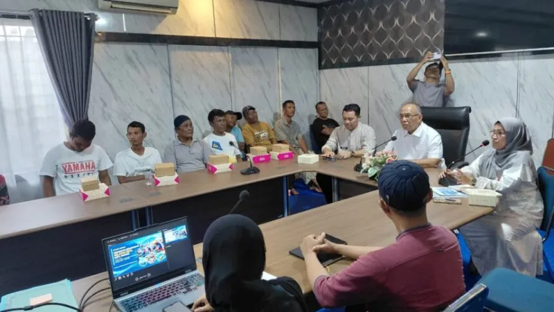 Forum sosialisasi bersama kelompok nelayan Batang Arau dan Pantai Manis di kantor dinas terkait pada Jumat (23/10/2026).(poto: padangkita.com).