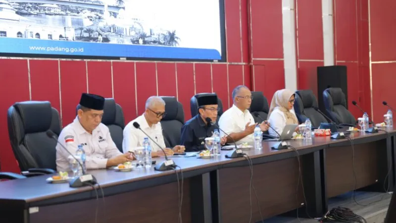 Wakil Wali Kota Padang Maigus Nasir menegaskan arah kebijakan tersebut saat membuka agenda sosialisasi program di Gedung Bagindo Aziz Chan, Balai Kota Padang Aie Pacah, Rabu (7/10/2026).(poto: padangkita.com).