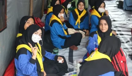 PMI Kota Padang menggelar Galang Kreativitas Relawan peringati HUT ke-81. Ratusan anggota PMR dan KSR adu ketangkasan tanggap bencana.