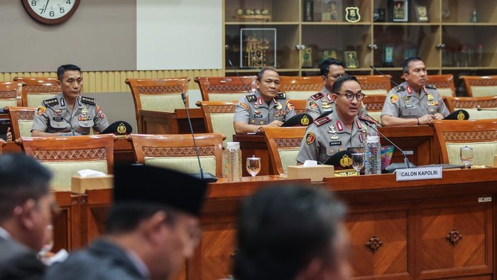 Calon Kapolri Komjen Pol Suyudi Ario Seto mengikuti uji kelayakan dan kepatutan di Komisi III DPR, Kompleks Parlemen, Senayan, Jakarta, Kamis (1/10/2026).(poto: detik.com).